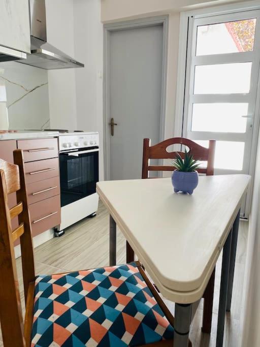 Modern 2Br Near Centre -5Min Wlk Apartment Patras Ngoại thất bức ảnh